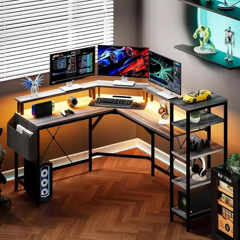 Scrivania ad angolo a L da 62" con prese di corrente, luci LED, supporto per monitor e ripiani portaoggetti, scrivania ergonomica per ufficio domestico