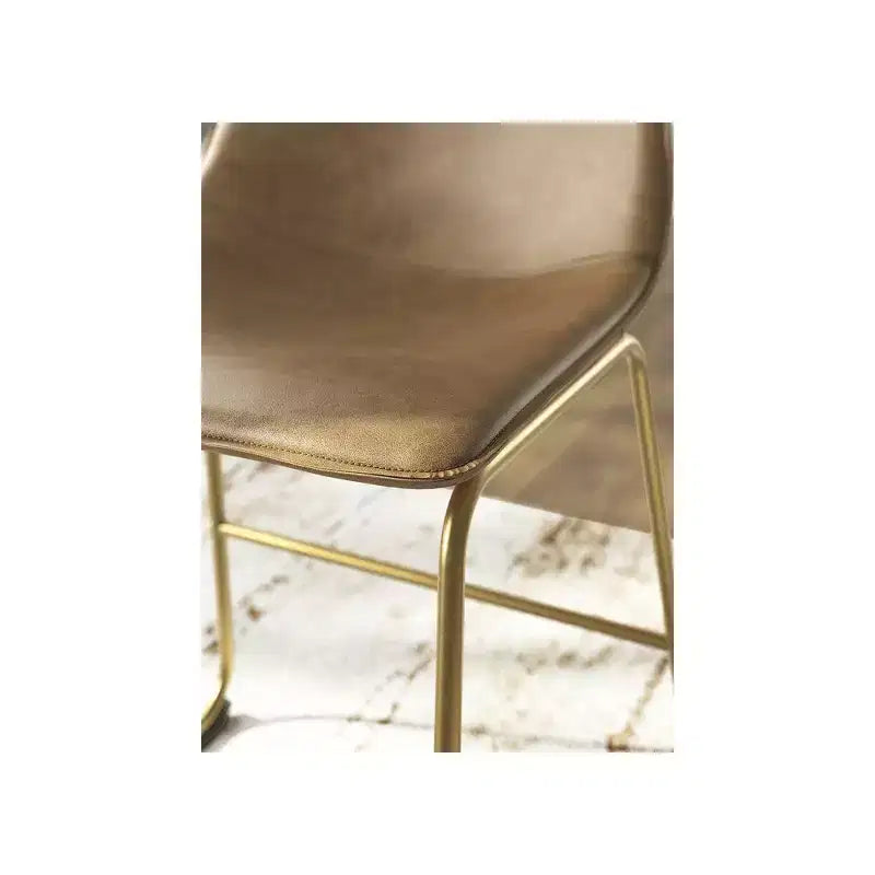 Sgabelli da bar Lexadine altezza bancone, set da 2, in similpelle imbottita, finitura Toast/Oro, sedile a secchiello moderno