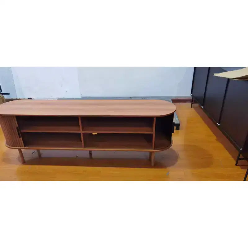 Credenza moderna con ante scorrevoli, tavolino consolle con accenti in legno per soggiorno e cucina